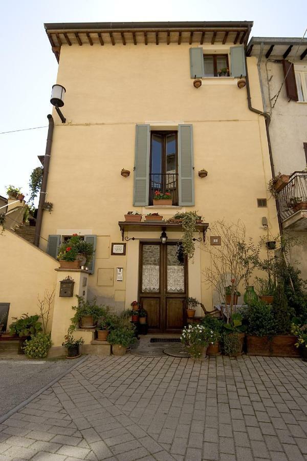 Angolo Del Gelsomino Castel Ritaldi Exterior foto